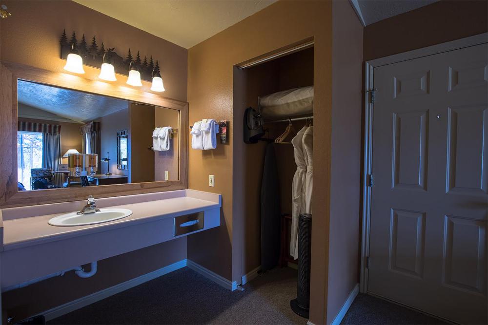 Premium Cottage with One King Bed interior